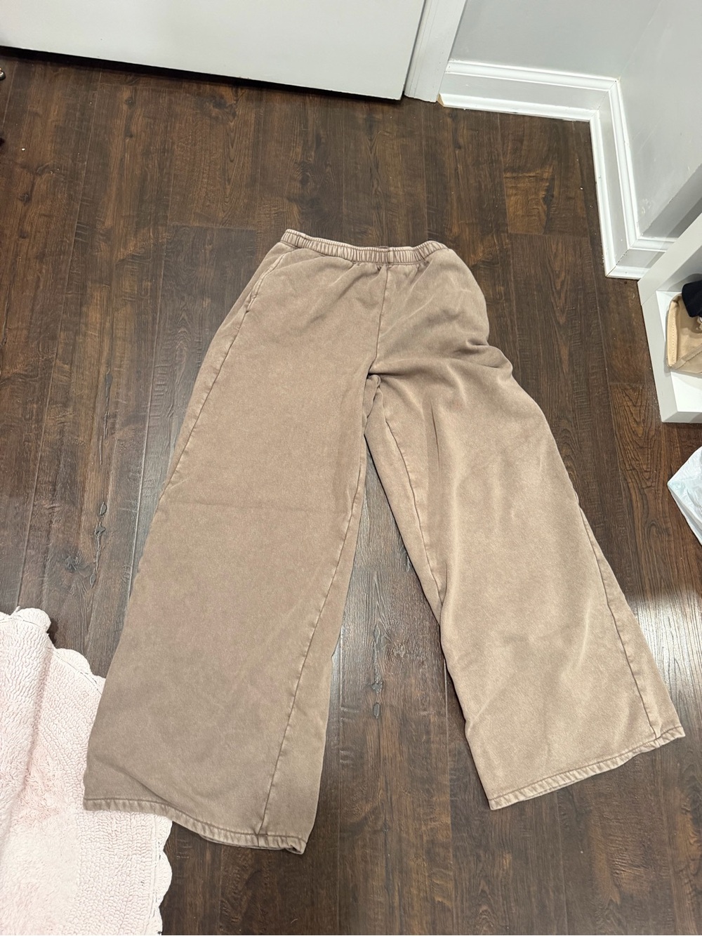 GAP Men's Wide-Leg Sweatpants in Light Brown